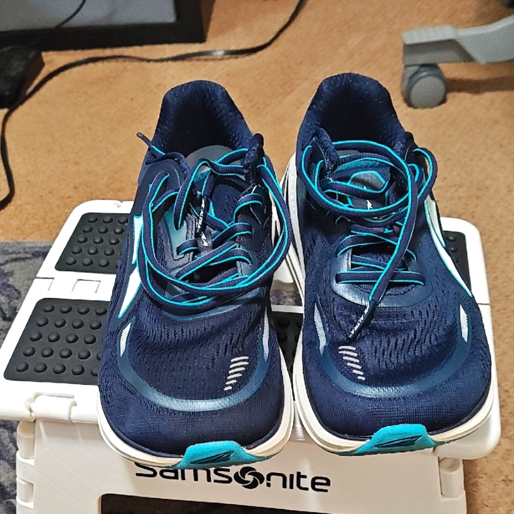 Altra Paradigm 7 Women's 8.5 Like New